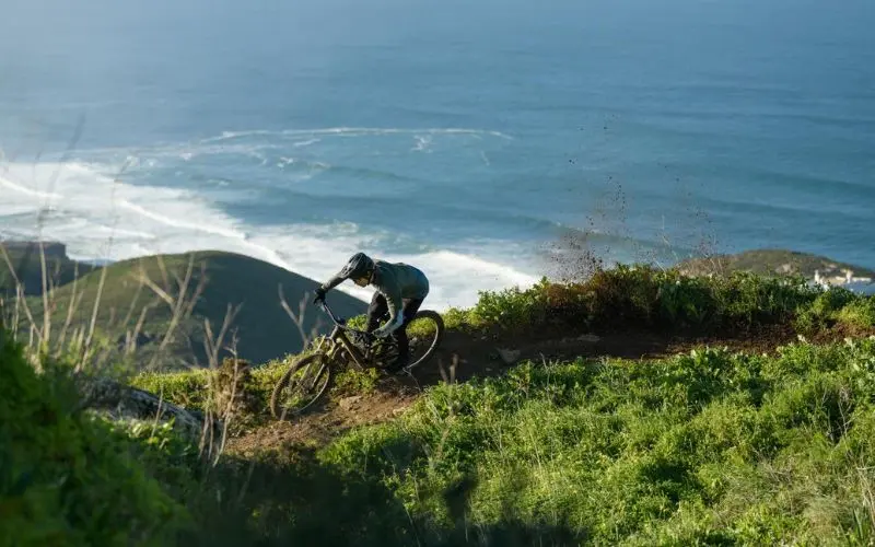 vtt trail sur sentier littoral